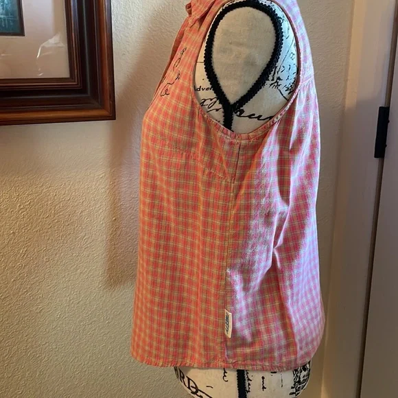 Tweety collared button down sleeveless top. Sz small - Picture 5 of 12